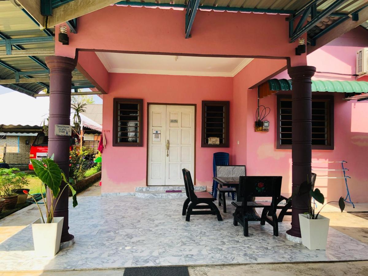 Homestay Tok Abah Dalam Rhu Pasir Puteh Zewnętrze zdjęcie