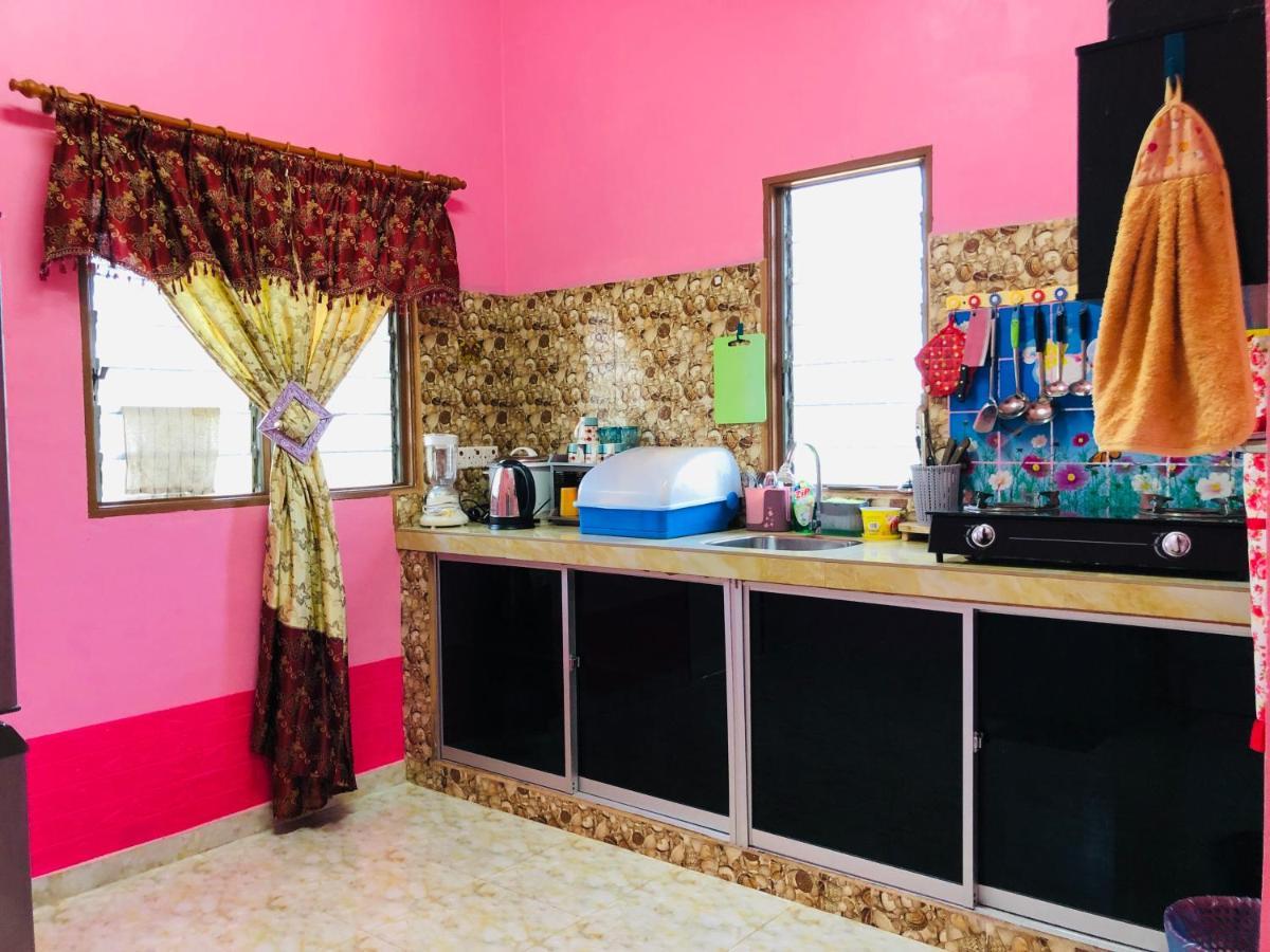 Homestay Tok Abah Dalam Rhu Pasir Puteh Zewnętrze zdjęcie